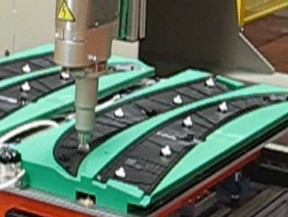 等离子​汽车相关应用：粘合组装前与处理